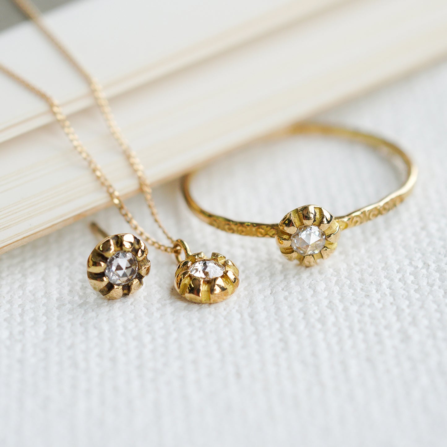 〔オンライン限定〕hn-18fw-520(D) 8爪ローズカットダイヤモンド