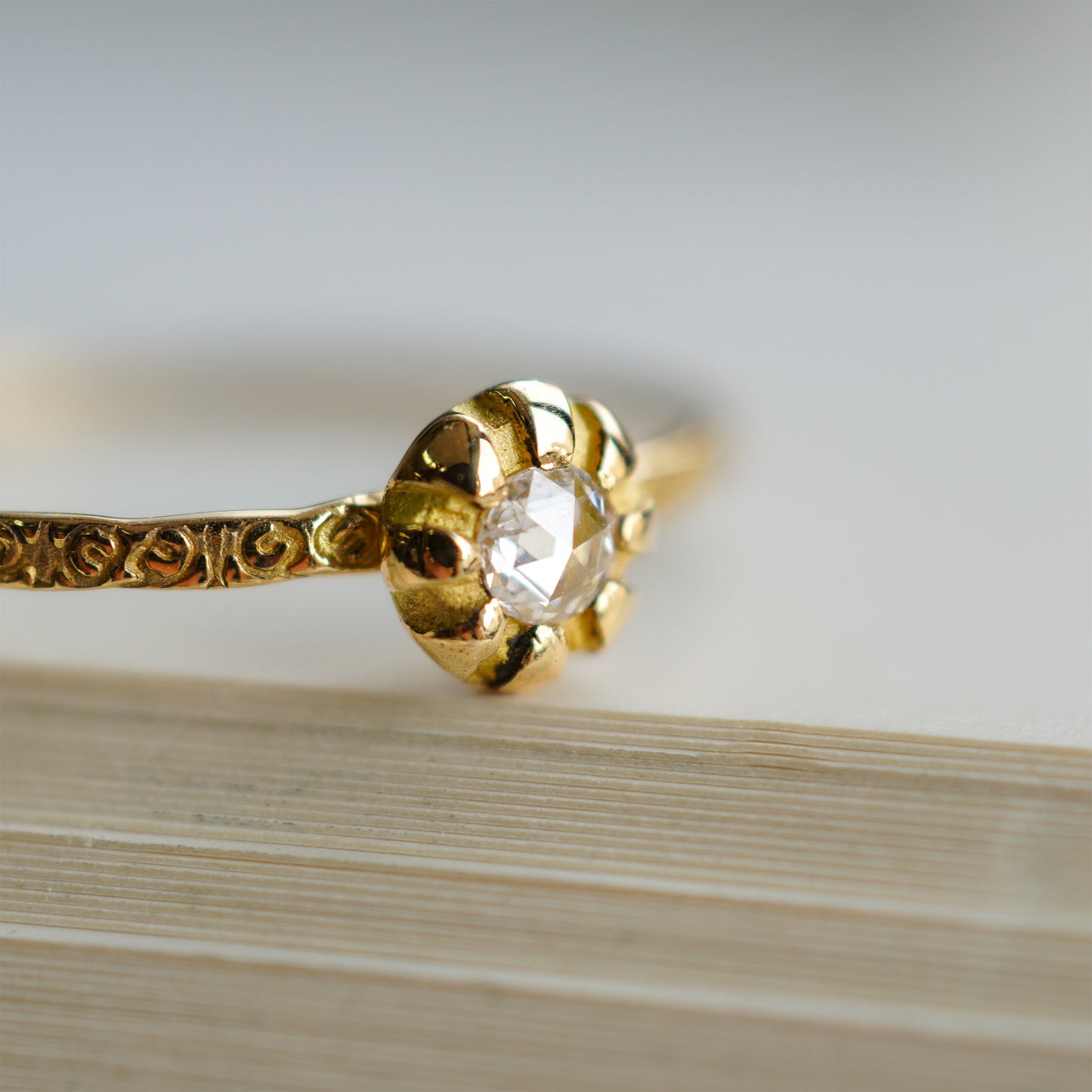 〔オンライン限定〕hr-18fw-532(D) 8爪ローズカットダイヤモンド