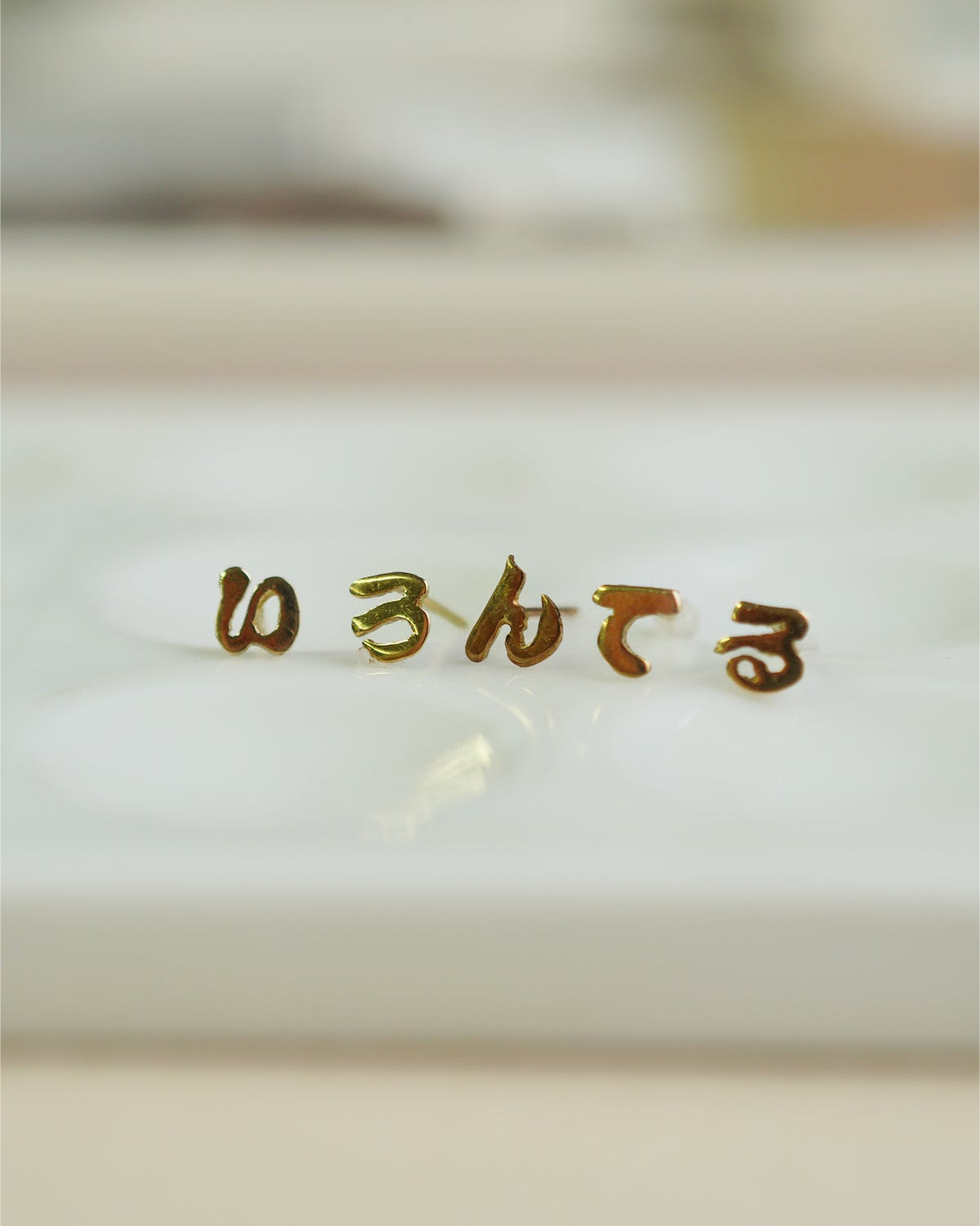 ひらがなピアス 〈あ〜ん〉hp-503 (片耳) 通販 – hirondelle et pépin