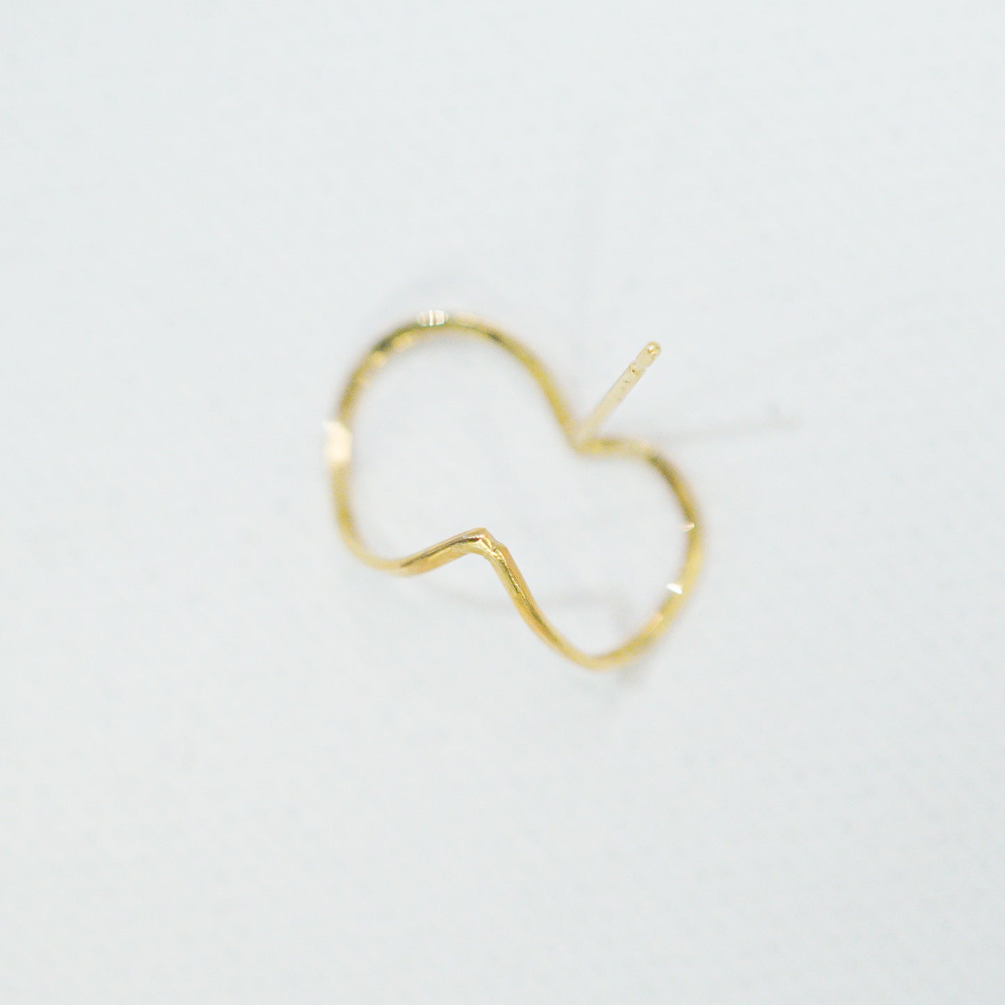 hp-545-17w シンプル ワイヤーハートピアス / カーブ