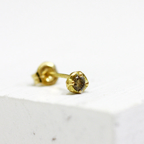 hp-369ミニ4つ爪ブラウンダイヤピアス