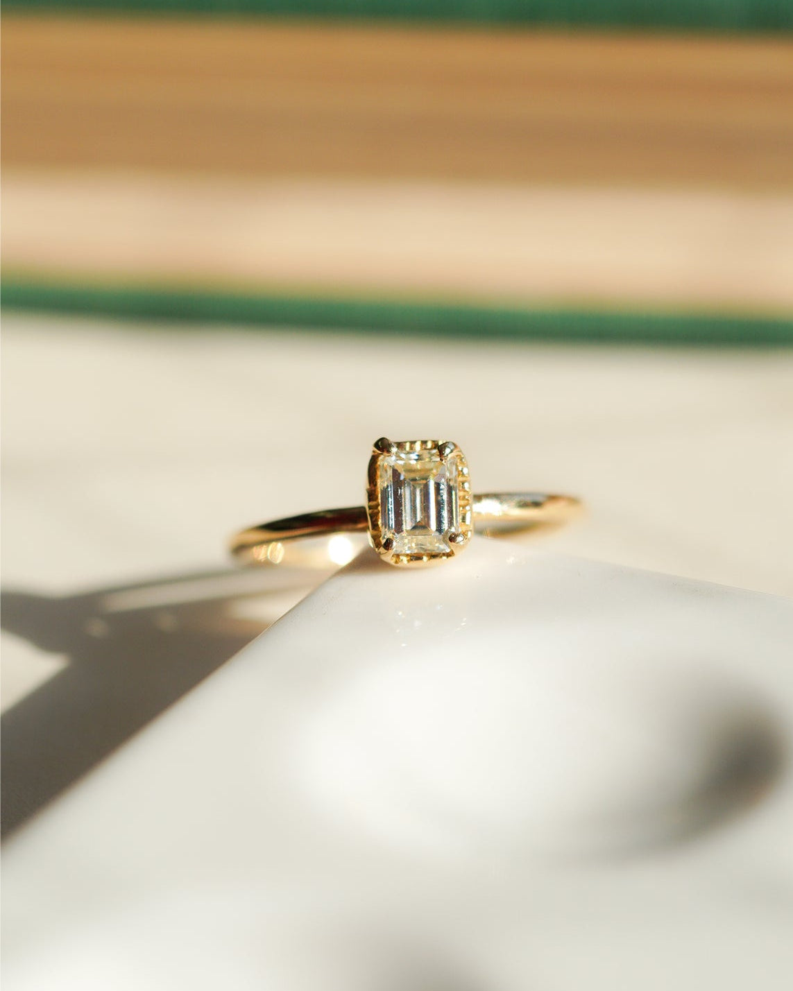 エメラルドカットダイヤモンドリング br-224