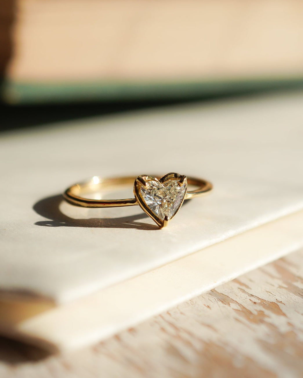 ハートシェイプカットダイヤモンドリング br-216