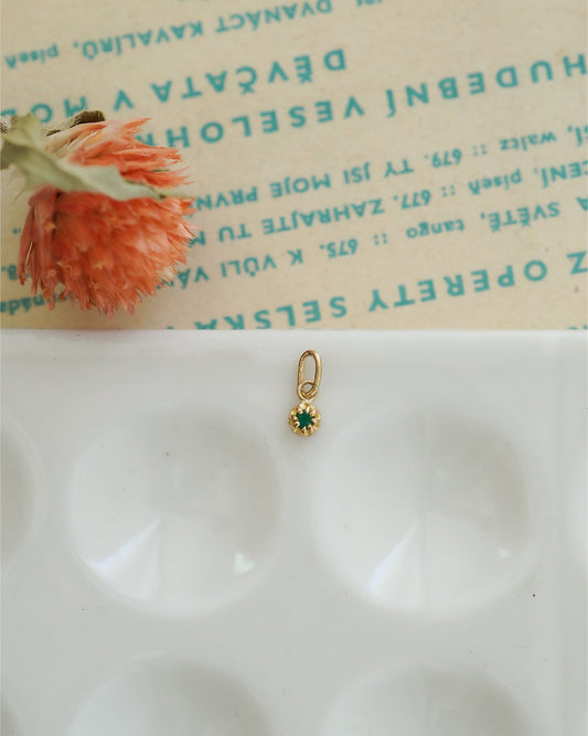 〔オンライン限定〕８爪エメラルドチャーム wc-4-26